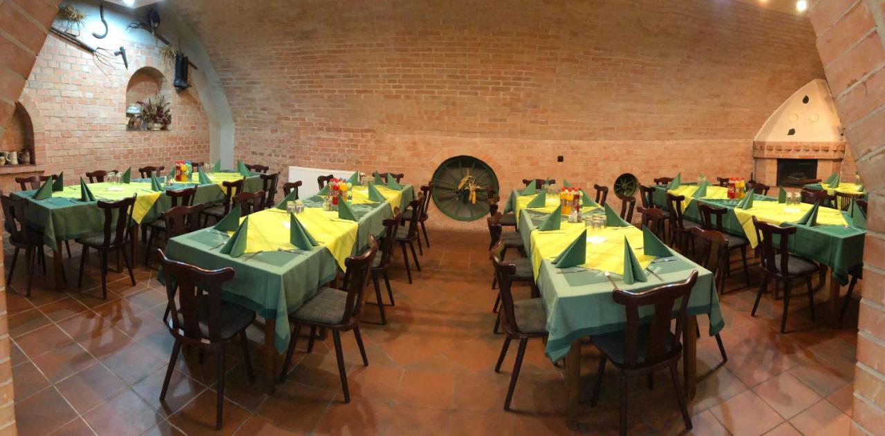 Penzion U Kraliku Kurdejov Luaran gambar