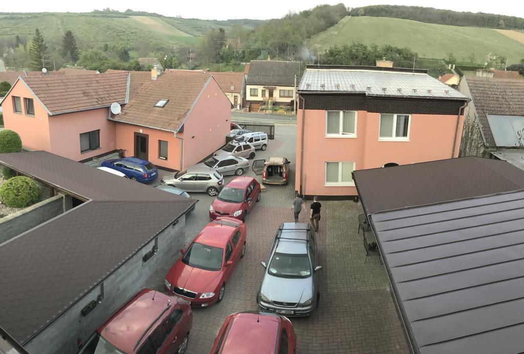 Penzion U Kraliku Kurdejov Luaran gambar
